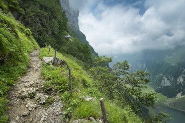 Schweiz, Blick auf Schrennenweg Wanderweg zur Meglisalp - EL000335