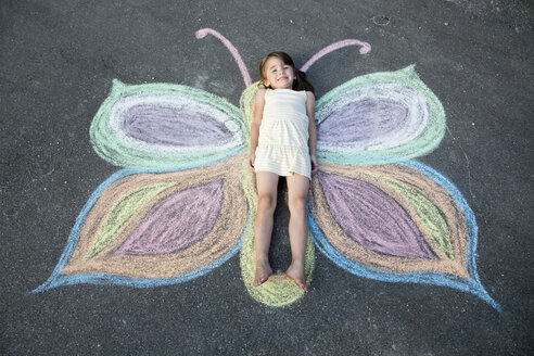 Kleines Mädchen auf der Straße liegend malen - SARF000224