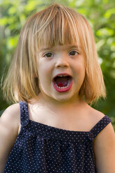 Germany, Baden Wuerttemberg, Portrait of girl screaming - LVF000179