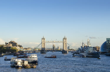 Vereinigtes Königreich, London,Blick auf die Tower Bridge über die Themse - EL000380