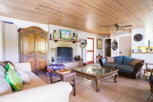 USA, Texas, Interior of rustic farm house - ABAF000979