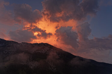 Österreich, Tirol, Blick auf Achenkirch bei Sonnenuntergang - GFF000198