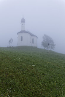 Österreich, Tirol, Schwaz, Blick auf die St. Annes-Kapelle in Achenkirch - GFF000203