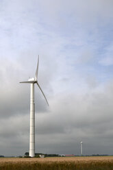 Deutschland, Niedersachsen, Ansicht einer Windkraftanlage - OD000264