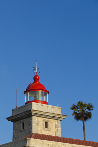 Portugal, Lagos, Blick auf den Leuchtturm, lizenzfreies Stockfoto