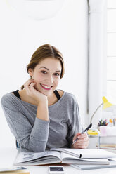 Germany, Bavria, Munich, portriat of young woman smiling - SPOF000438