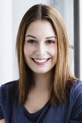 Germany, Bavria, Munich, Portrait of young woman, smiling - SPOF000447