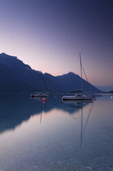 Österreich, Tirol, Blick auf den Achensee in der Morgendämmerung - GF000184