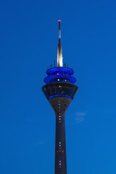 Deutschland, Nordrhein-Westfalen, Düsseldorf, Funkturm gegen Himmel - KJ000236