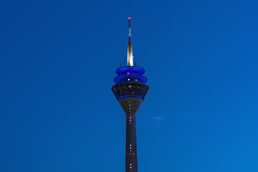 Deutschland, Nordrhein-Westfalen, Düsseldorf, Funkturm gegen Himmel - KJ000235
