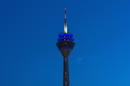 Germany, North Rhine Westphalia, Duesseldorf, Radio tower against sky - KJ000235