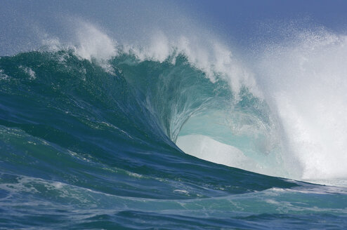 USA, Hawaii, Wave at North Shore - RUEF001152