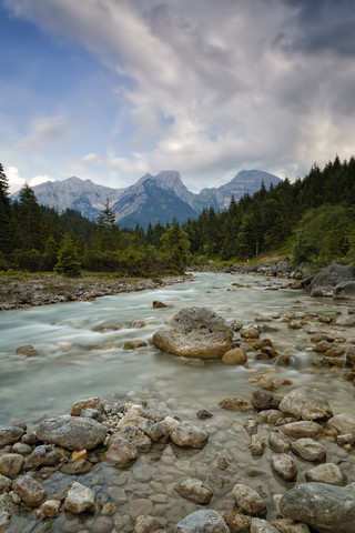 Österreich, Tirol, Karwendelgebirge, Risstal, Rissbach in Eng, lizenzfreies Stockfoto