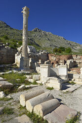 Türkei, Säule des antiken Nymphäums - ES000489