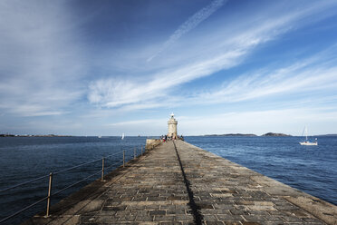Guernsey, Blick auf den Leuchtturm von Saint Peter Port - EVG000167