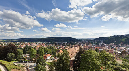 Deutschland, Bayern, Franken, Blick über Kronach von der Festung Rosenberg - AMF000855