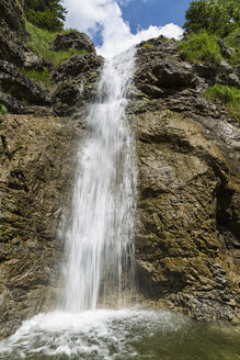 Deutschland, Bayern,Blick auf den Wasserfall am Roggentalbach - FO005142