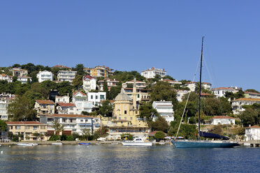 Türkei, Istanbul, Blick auf die Insel Burgazada - LH000268