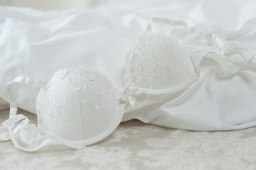 Woman`s Bra on Unmade Bed.Openwork White Cotton Underpants on Crumpled  Blanket. Red Rose Stock Photo - Image of infections, fabric: 187740918
