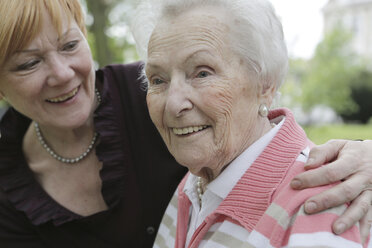 Germany, North Rhine Westphalia, Cologne, Senior woman and mature woman, smiling - JAT000195