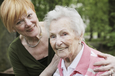 Germany, North Rhine Westphalia, Cologne, Portrait of senior woman and mature woman, smiling - JAT000173