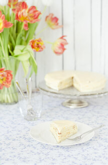 Pancake tart with lemon and curd cheese on plate, close up - CZF000025