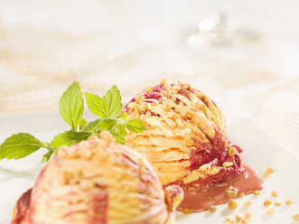 Dessertplate with ice cream, close up - CHF000059