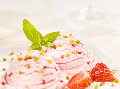 Dessertteller mit Eiscreme, Nahaufnahme, lizenzfreies Stockfoto