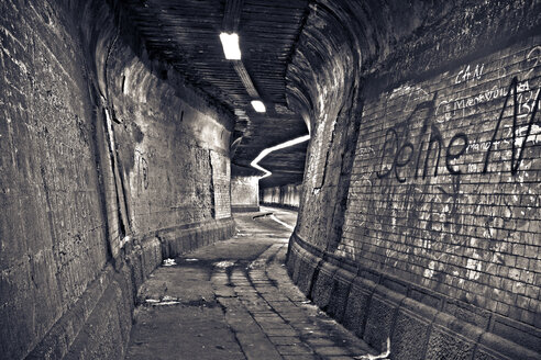 Deutschland, Duisburg, Blick auf den Matenatunnel - CPF000024