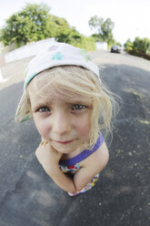 Germany, North Rhine Westphalia, Cologne, Portrait of girl with cap, close up - JATF000246