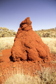 Australien, Blick auf den Termitenhügel im Karijini-Nationalpark - MBEF000676