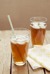 Glasses of ice tea on wooden table, close up - CZF000032