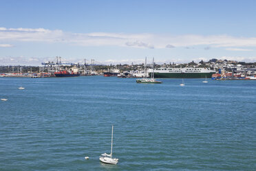 Neuseeland, Auckland, Blick auf New Rainbow Warrior - GWF002389