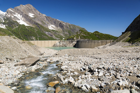 Österreich, Mooserboden mit gemauerter Staumauer, der Mooserbodensee und das Kitzsteinhorn, lizenzfreies Stockfoto