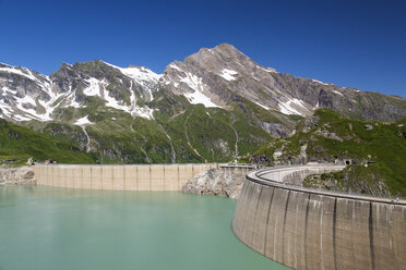 Austria, Mooserboden with masonry dam, the lake Mooserboden and peak Kitzsteinhorn - STSF000093