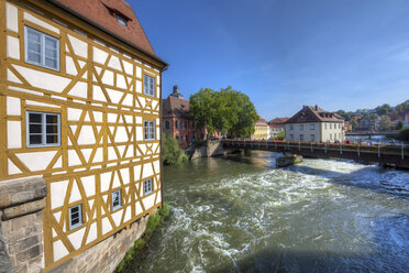 Blick vom Alten Rathaus auf die Regnitz, Bamberg, Bayern, Deutschland - AM000904