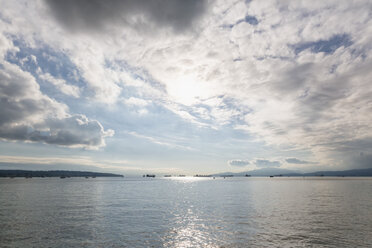 Kanada, Britisch-Kolumbien, Vancouver, Blick auf den False Creek vom Sunset Beach - FOF005160