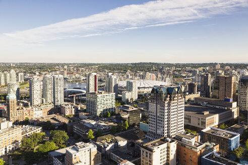 Kanada, British Columbia, Vancouver, Blick auf Wolkenkratzer mit BC Place Stadium - FOF005170