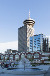 Kanada, Britisch-Kolumbien, Vancouver, Springbrunnen vor dem Lookout Tower - FOF005244