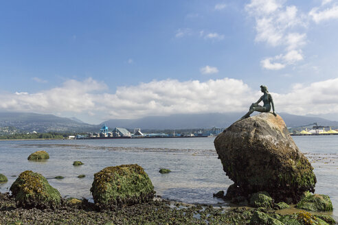 Kanada, Britisch-Kolumbien, Vancouver, Blick auf Skulptur Mädchen in einem Neoprenanzug - FOF005206