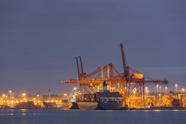 Kanada, Hafen von Vancouver bei Nacht - FOF005183