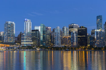 Canada, Skyline of Vancouver at night - FOF005186
