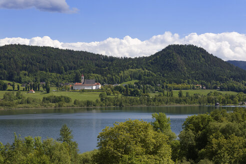 Österreich, Kärnten, Blick auf Stift St. Georgen und Sankt Georgen am Langsee am Langsee - SIE004272