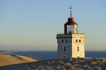 Dänemark, Ansicht des Leuchtturms Rubjerg Knude an der Nordsee - HHE000040