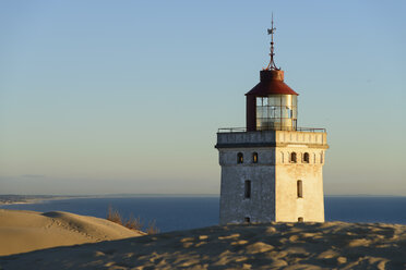 Denmark, View of Rubjerg Knude Lighthouse at North Sea - HHE000040