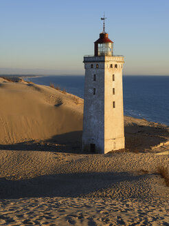 Dänemark, Ansicht des Leuchtturms Rubjerg Knude an der Nordsee - HHEF000045