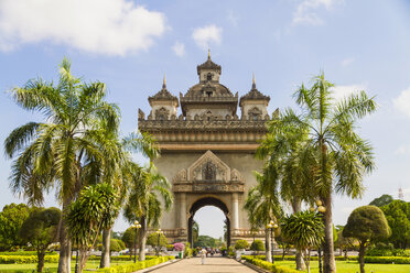 Loas, Vientiane, Blick auf das Patuxai-Siegesdenkmal - MBE000717