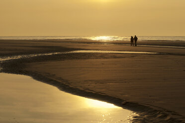 Deutschland, Niedersachsen, Blick auf die Insel Langeoog - BST000096