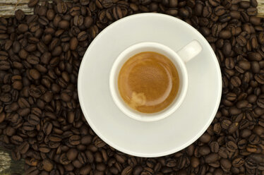 Cup of espresso with coffee beans, close up - OD000339