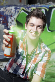 Germany, Berlin, Teenager with a spray can - MVC000021